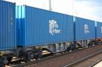 Containertragwageneinheit vom Wageneinsteller Ermewa eingestellt in Deutschland mit der Nr. 37 TEN-RIV 80 D-ERSA 4975 357-7 Sggrss Gare d´attache: Paris-Batignolles aus dem Containerzug  Blaue Wand  am 11.07.11 Bhf. Flughafen Berlin-Schnefeld.