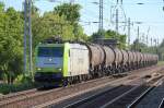 Die von ITL angemietete Captrain Lok 185 542-8 mit Kesselwagenzug Richtung Bernua, 05.06.13 Berlin-Karow.