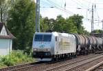 ITL 101 548-5 mit  Jobangebot Triebfahreugfhrer bei ITL werden  an den Flanken mit Kesselwagenzug Richtung Bernau, 25.07.13 Berlin-Karow.
