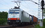 diverse-loks-und-gueterwagen/584059/itl-mit-185-579-0-und-containerzug ITL mit 185 579-0 und Containerzug am 14.06.17 Berlin-Wuhlheide.