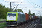 diverse-loks-und-gueterwagen/584066/captrainitl-185-562-6-mit-containerzug-am Captrain/ITL 185 562-6 mit Containerzug am 14.06.17 Berlin-Hohenschönhausen.