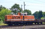Diverse Loks/356484/locon-207-212-358-6-mit-einigen LOCON 207 (212 358-6) mit einigen Drehgestell-Flachwagen mit Bauschutt beladen am 18.07.14 Berlin-Blankenburg.