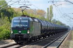 Eine ELL Vectron, die 193 207 für LTE mit Kesselwagenzug (Dieselkraftstoff) mit tschechischen RYKA Kesselwagen direkt vermietet an die LTE logistics & transport am 03.05.16 Berlin-Hohenschönhausen.