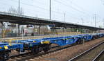 Ein neuer aktueller Gelenk-Containertragwagen in blauer Lackierung vom Einsteller NACCO mit niederländischer Registrierung mit der Nr.