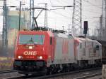 Alpha Trains Leasinglok 186 133-5 (91 80 6186 133-5 D-BTK, Bj.2007) fr die OHE im Einsatz mit OHE 330090 (92 80 1250 008-0 D-OHE) + Ganzzug Schiebewandwagen unterwegs, 29.11.08 Durchfahrt Bhf.