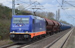 Raildox 185 409-0 mit gedeckten Schüttgutwagen am 07.04.16 Berlin-Hohenschönhausen.