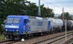 Diverse Loks/589708/rbh-206145-cl-206-145-102-0-mit RBH 206/145-CL 206 (145 102-0) mit Kesselwagenzug am 23.09.17 Berlin-Köpenick.