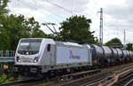 Diverse Loks/581961/rhc-187-071-6-mit-kesselwagenzug-leer RHC 187 071-6 mit Kesselwagenzug (leer) Rihtung Stendell am 13.07.17 Berlin-Karow.