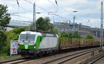 Diverse Loks/515717/ell-vectron-193-240-91-80 ELL Vectron 193 240 (91 80 6193 240-9 D-ELOC) für SETG mit einem Leerzug Stammholz-Transportwagen am 30.06.16 Berlin Köpenick Richtung Erkner.