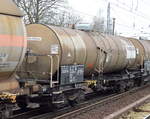 Polnischer Kesselwagen der Fa. TRANSCHEM Sp z.o.o. mit der Nr. 33 RIV MC 51 PL-TM 7874 634-3 Zaces 3111 (UN-Nr. 80/1824 = Natriumhydroxidlösungen (Natronlaugen)) am 16.03.17 Berlin-Hirschgarten.
