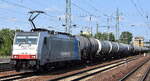 br-186-traxx-f140-ms/884902/lineas-nvsa-bruxelles-b-mit-der LINEAS NV/SA, Bruxelles [B] mit der geleasten Railpool Lok '186 494' [NVR-Nummer: 91 80 6186 494-1 D-Rpool] und einem Kesselwagenzug am 11.06.25 Höhe Bahnhof Schönefeld b. Berlin.
