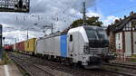 containerzuege/896463/boxxpressde-gmbh-hamburg-d-mit-der boxXpress.de GmbH, Hamburg [D] mit der geleasten Railpool Vectron '7193 202' [NVR-Nummer: 91 80 7193 202-7 D-Rpool] und einem Containerzug am 23.09.25 Höhe Bahnhof Magdeburg-Neustadt.