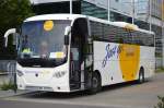 Diverse Modelle/460635/ein-reisebuss-aus-grossbritannien-des-busreiseunternehmens Ein Reisebuss aus Großbritannien des Busreiseunternehmens Belle Coaches, ein SCANIA OmniExpress am 16.07.15 Berlin-Alexanderplatz.