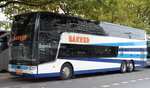 Ein Van Hool TX 27 astromega Reisebus vom niederländischen Fuhrunternehmen BAKKER am 28.09.16 Berlin-Mitte.