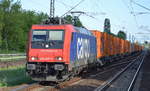 HSL mit Re 482 047-9 und Containerzug am 31.05.17 Berlin-Hohenschönhausen.
