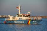Das Kontroll- und Streifenboot PB 61 Prignitz der KÜSTENWACHE (Bundespolzeiamt Rostock) wurde 2006 in Deutschland gebaut, Heimathafen Rostock, es ist 20,95 m lang und fährt hier am 24.01.14 in Warnemünde ein.