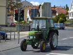 Ein auch schon betagter JOHN DEERE Typ 2130 LS Traktor am 16.05.14 in Lauterbach (Hessen)