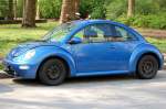 VW New Beetle in diesem tollen Blau, ein schnes Auto, 28.04.11 Berlin-Pankow. 