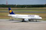 Ein Lufthansa Airbus A319-112 (D-AIBD)  Pirmasens  auf dem Weg zur Startbahn Flughafen Berlin-Tegel, 23.06.12