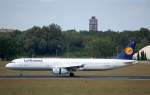 Ein Lufthans Airbus A321-131  Kulmbach  (D-AIRL) ist gerade in Berlin-Tegel gelandet, 24.05.09