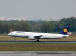 Lufthansa Airbus A321-131  Konstanz  (D-AIRO) hebt gerade Flughafen Berlin-Tege ab, 09.05.10