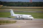 Eine British Aerospace Bae 146-300 (Avro Regional Jet RJ100) (LZ-HBE) der albanischen Billigfluggesellschaft Belle Air ist Flughafen Berlin Tegel gelandet, 21.08.10