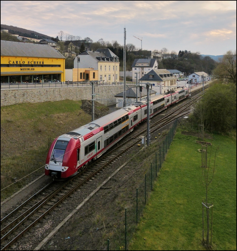 . Abendstimnung in Wiltz - Die Computermaus Z 2211 vel�sst als RB 3244 Wiltz - Luxembourg den Bahnhof von Wiltz und beginnt seine abendliche Fahrt nach Luxemburg Stadt. 13.04.2013 (Jeanny)