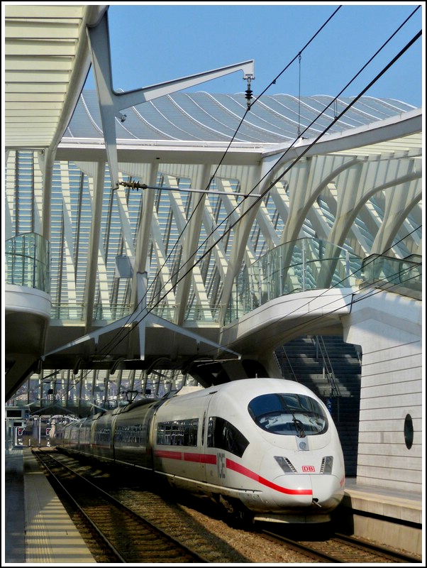 - Ein wei�er Zug im wei�en Bahnbof - Der ICE 4602 f�hrt am 25.03.2012 als ICE 16 Frankfurt am Main - Bruxelles Midi in den sch�nen Bahnhof Li�ge Guillemins ein. (Jeanny)