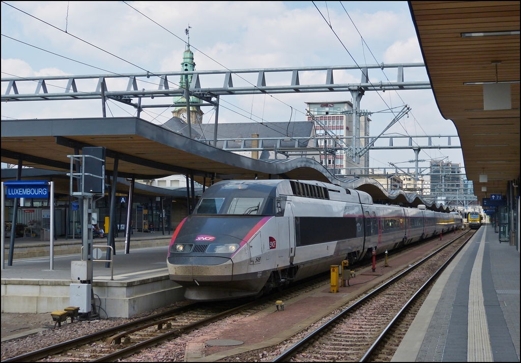 . Livr�e Carmillon - Der TGV R�seau 549 im Bahnhof von Luxemburg Stadt kurz vor der Abfahrt nach Paris Est am 16.07.2013 (Hans)