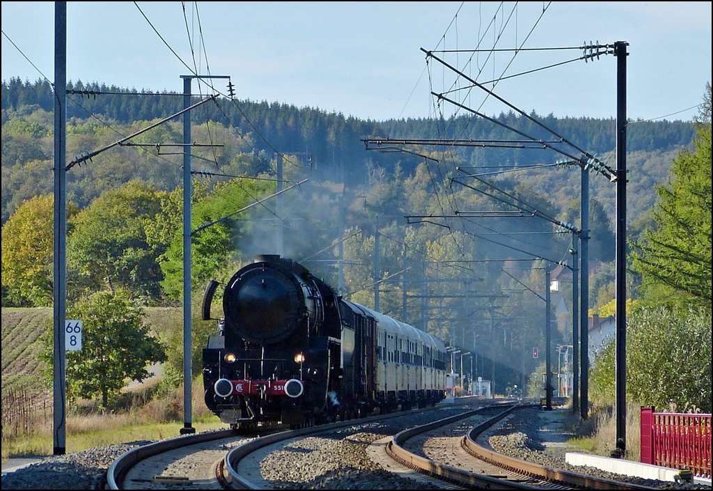 - Was rauff�hrt, muss auch wieder runterfahren - Aus gegebenem Anlass wechselten wir den Standort und fuhren nach Wilwerwiltz. Eine Stunde sp�ter kam die 5519 zur�ck und fuhr im leichten Gegenlicht in Richtung Luxemburg Stadt. Da die Wagen leer waren, vermuten wir, dass es sich um eine Testfahrt gehandelt hat. 30.09.2012 (Jeanny)