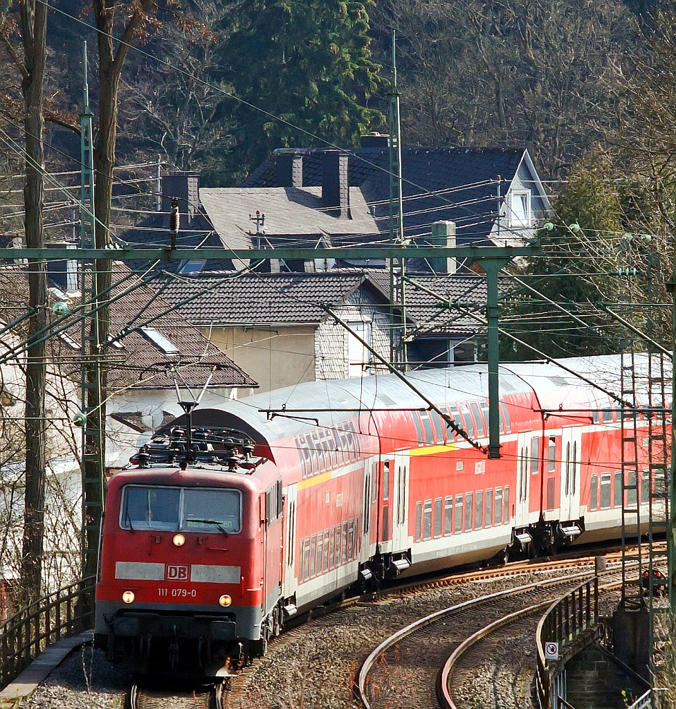 111 079-0 mit dem RE 9 (Rhein-Sieg-Express) Siegen-K�ln-Aachen, am Schlu� ist Schublok 111 080-8, hier am 01.04.2012 kurz vor der Einfahrt in den Bf. Kirchen/Sieg.