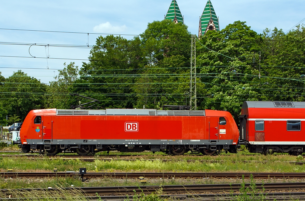 146 110-2 der DB am 25.05.2012 f�hrt in den Hbf Freiburg im Breisgau, sie schieb den RB nach Offenburg.