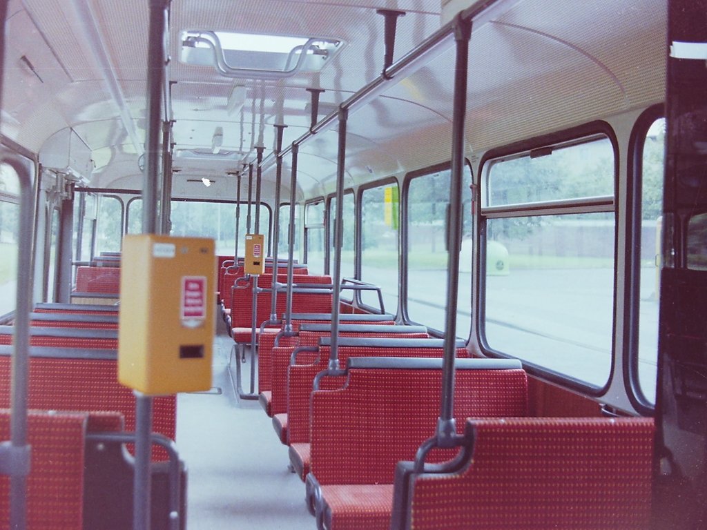 1983, Vorf�hrwagen SZ-JL 26. Die Innenausstattung unterschied sich im Gegensatz zur Technik des Busses, erheblich von den bei Pekol im Einsatz befindlichen Bussen.