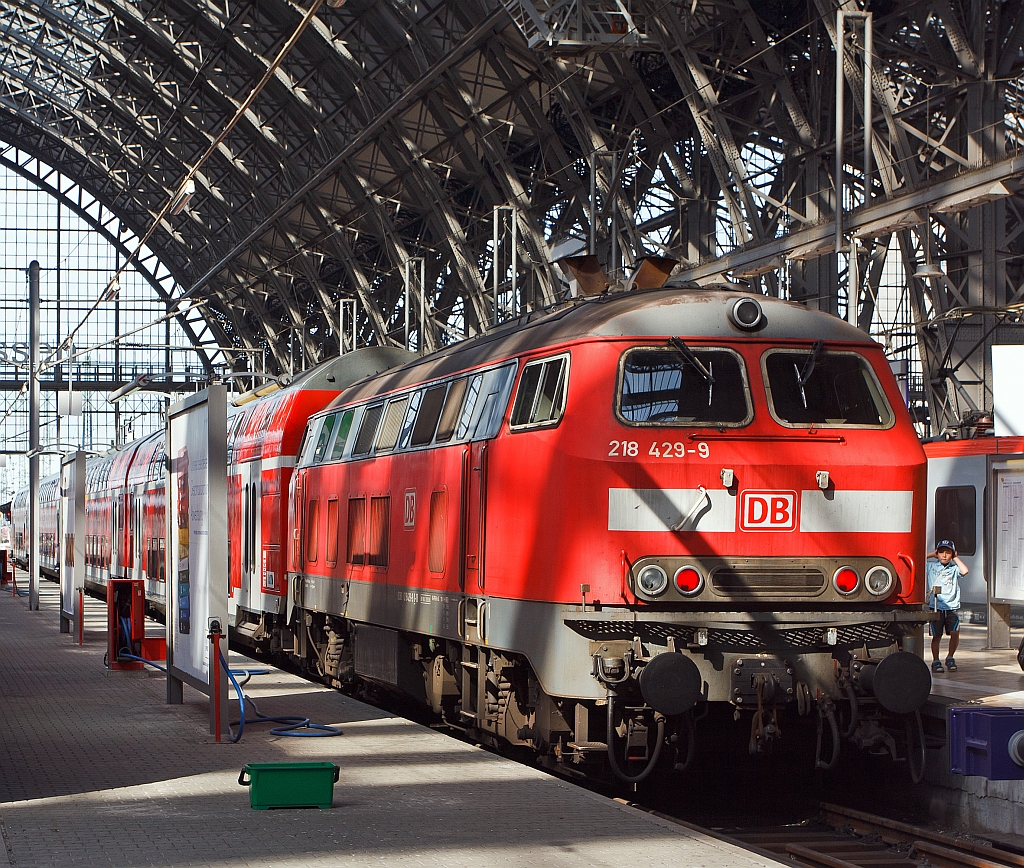 218 429-9 mit Nahverkehrszug steht am 25.05.2012 im Hbf Frankfurt/Main bereit.  
Die V160 wurde 1978 bei Krupp unter Fabriknummer 5395 gebaut.