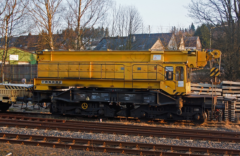 50t-TAKRAF-Schienenkran EDK 300/5 der Volkerrail (von der Heringbau gekauft), Schweres Nebenfahrzeug Nr. 97 82 31 507 17-6, abgestellt am 08.03.2011 in Burbach-Würgendorf. 
TAKRAF ist die Abkürzung für Tagebau-Ausrüstungen, Krane und Förderanlagen und bezeichnete ein Kombinat der ehem. DDR. Zu ihm gehörten fast alle Volkseigenen Betriebe der Branche, wie auch der VEB Schwermaschinenbau  S.M.KIROW 