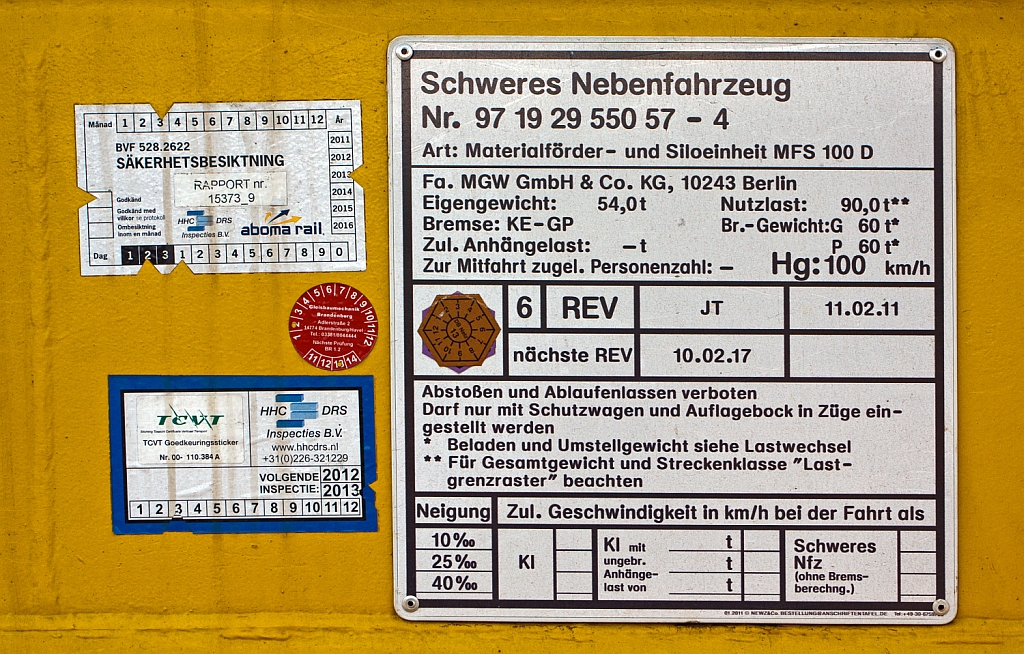 Anschiftentafel  der Materialf�rder- und Siloeinheit MFSD 100 der MGW Gleis- und Weichenbau-GmbH (Berlin) Nr. 1 (Schweres Nebenfahrzeug Nr. 97 19 29 55057-4) EBA-Nr. 00 D05 A009,  abgestellt in Betzdorf/Sieg am 22.09.2012.