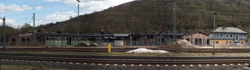 Blick auf das ehem. Bahnbetriebswerk Dillenburg am 08.04.2012.
Dieses Panoramabild wurde aus 3 einzel Bilder zusammen gesetzt.