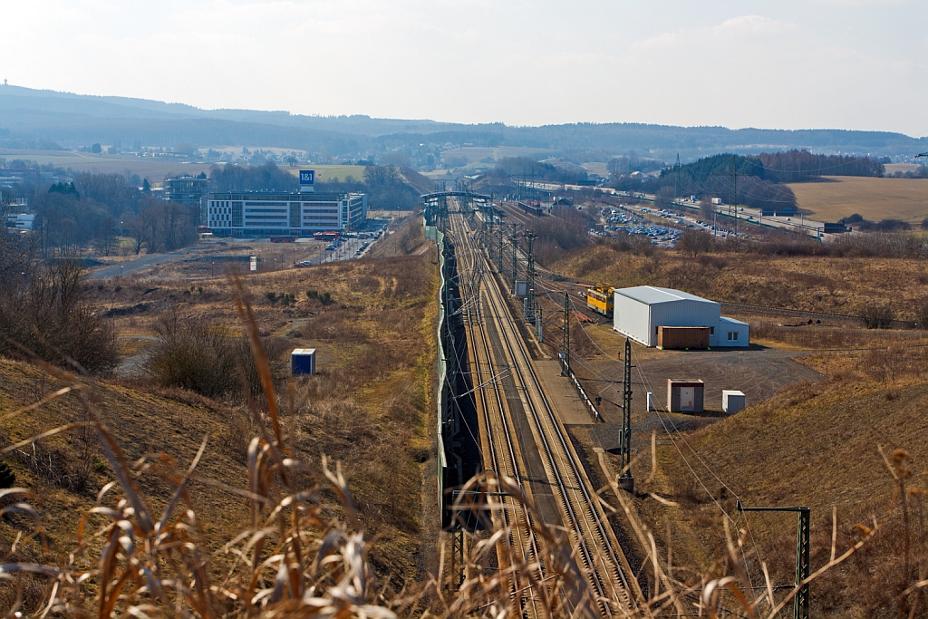 Blick auf den ICE-Bahnhof Montabaur an der Schnellfahrstrecke K�ln–Rhein/Main (KBS 472 bei Streckenkilometer 89) am 07.04.2013. Die Blickrichtung ist hier nord-westlich (K�ln).