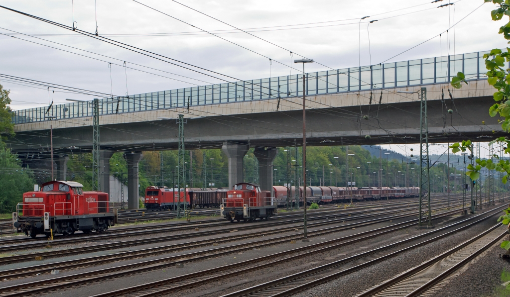 Blick auf den Rangierbahnhof Kreuztal (Siegerland) an der KBS 440 Ruhr-Sieg-Strecke am 18.05.2012. Dieser ist der in der Region verbliebene gro�e �bergabebahnhof der DB.