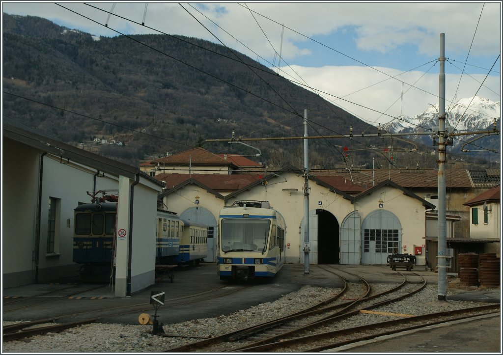 Blick aus dem nach Locarno fahrenden Zug auf den Betriebsbahnhof von Domodossola SSiF.
23.01.2012

