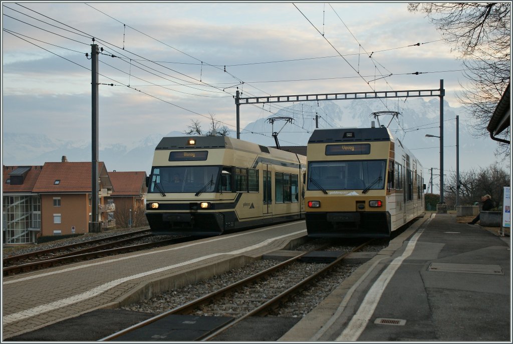 CEV GTW Schienenwohnwagen in Ursprungs und Neulackierung bei der Kreuzung in St- L�gier-Gare am 26. Feb. 2012