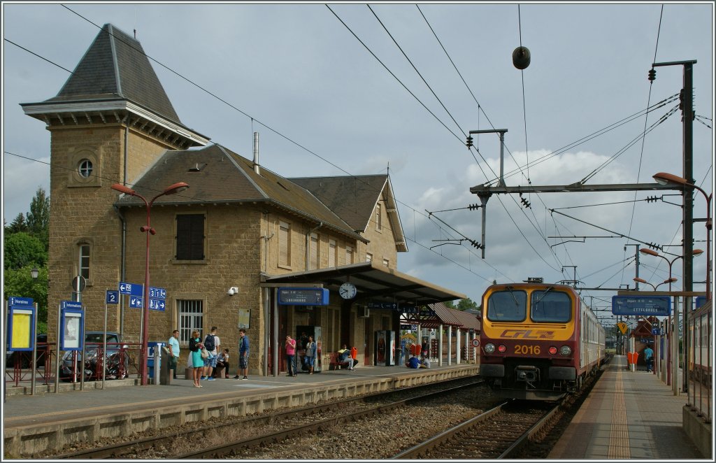 Das sch�ne Empfangsgeb�ude des Bahnhofs von Mersch.
15. Juni 2013