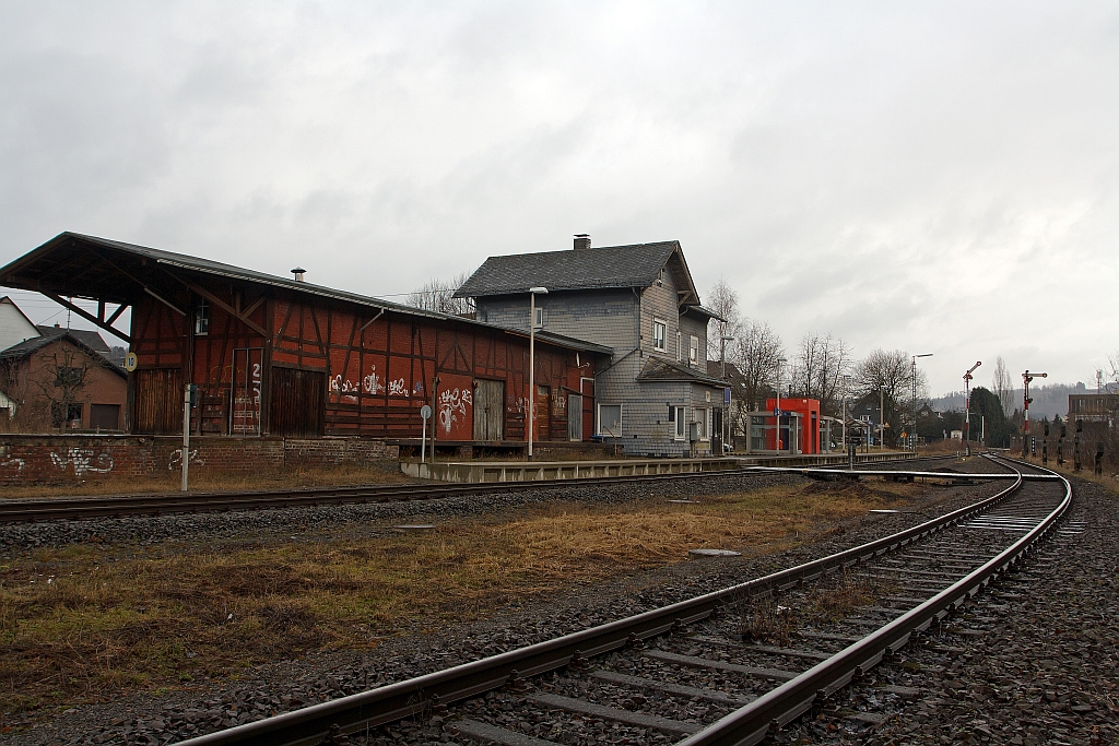 Der Bahnhof Ferndorf (Kr. Siegen) an der Rothaarbahn (KBS 443), hier am 14.01.2012.