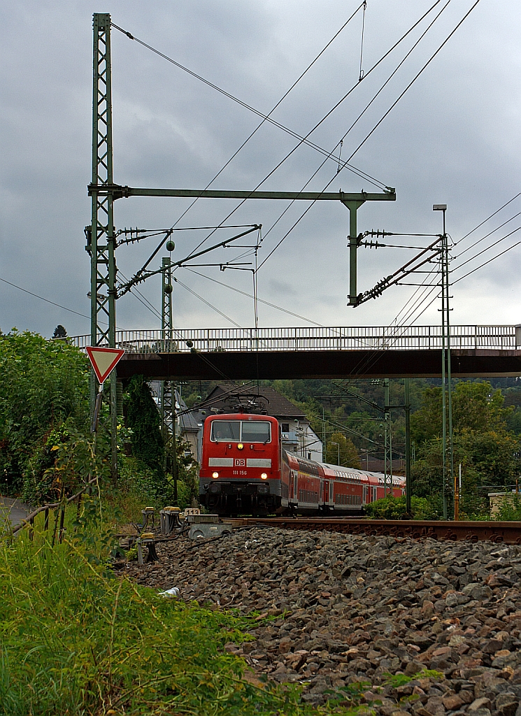 Die 111 156 zieht den RE 9 (Rhein-Sieg-Express) Aachen - K�ln - Siegen am 15.09.2012 weiter Bahnhof Betzdorf/Sieg in Richtung Siegen.