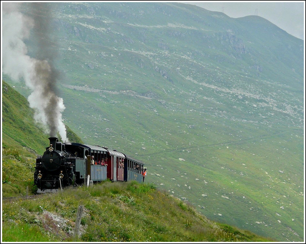 Die DFB Dampflok N� 4 hat am 01.08.2008 den letzten Zahnstangenabschnitt bew�ltigt und erreicht mit ihrem Zug die Haltestelle Furka, welche sich auf einer H�he von 2.160 m befindet. (Jeanny)