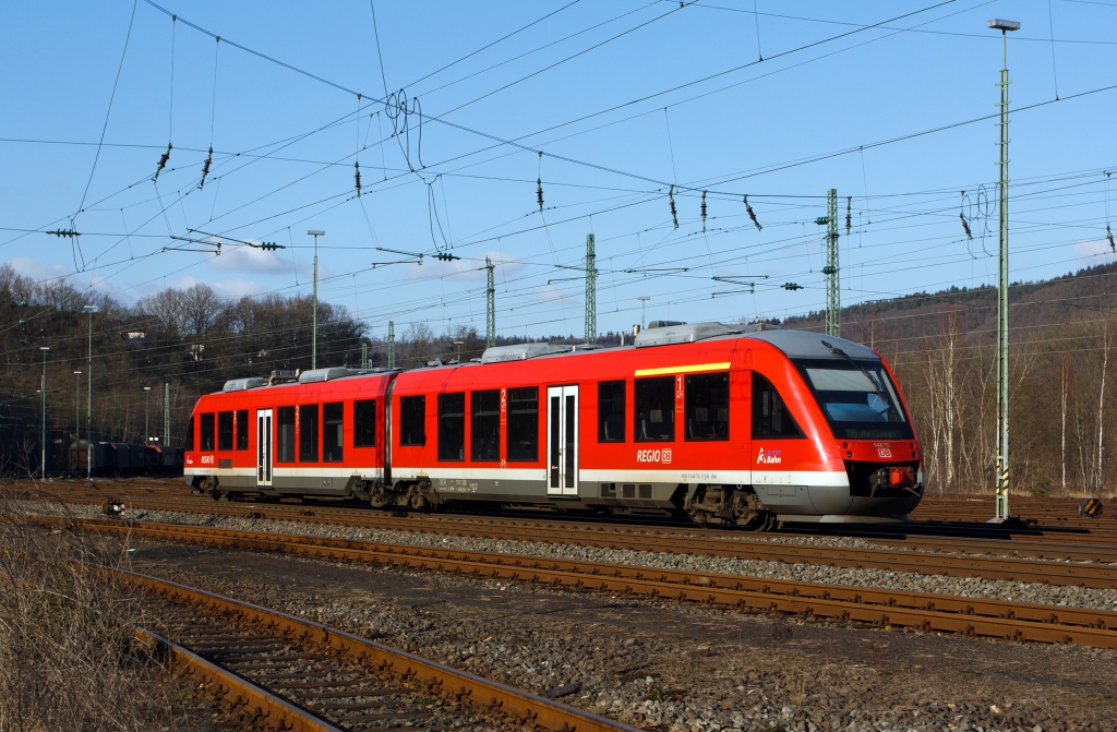 Dieseltriebwagen 648 701 / 201 (Alstom Coradia LINT 41) der DreiL�nderBahn als RB 95 (Dillenburg-Siegen-Au/Sieg), hat am 04.02.2012 den Bahnhof Betzdorf/Sieg verlassen und f�hrt weiter in Richtung Au/Sieg.