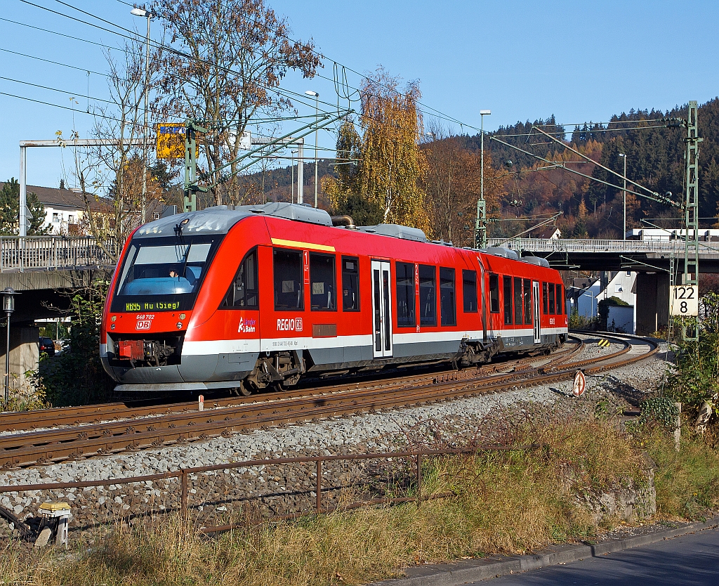 Dieseltriebwagen 648 702 / 648 202 (Alstom Coradia LINT 41) der DreiL�nderBahn als RB 95 (Dillenburg-Siegen-Au/Sieg). Hier am 13.11.2011 kurz vor der Einfahrt in den Bahnhof Betzdorf/Sieg.