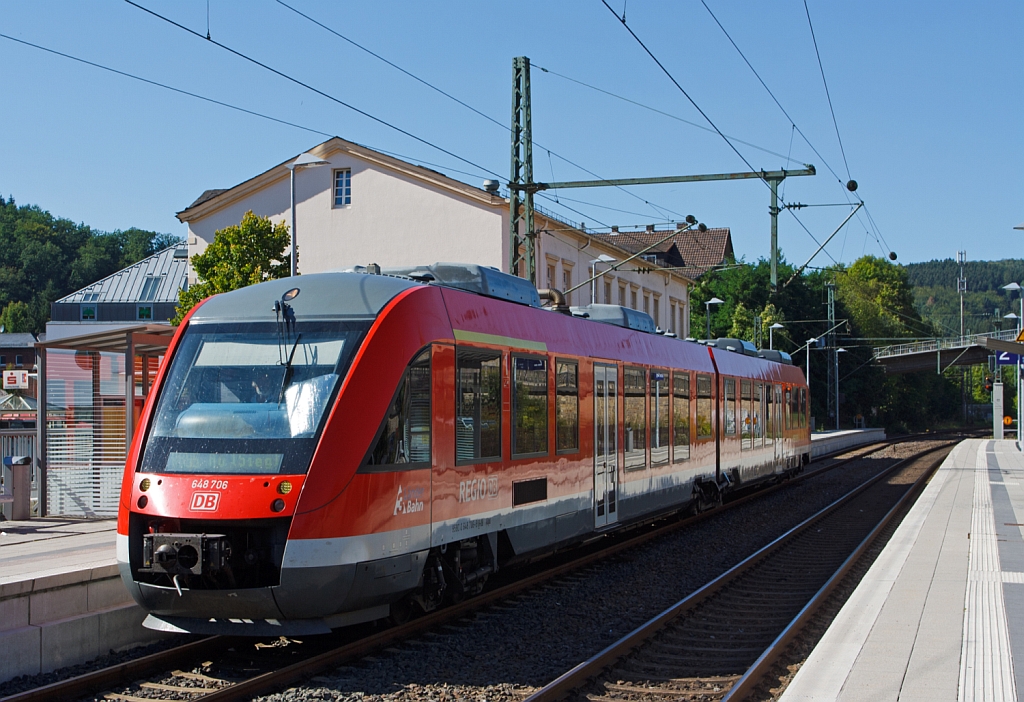 Dieseltriebwagen 648 706 / 206 (Alstom Coradia LINT 41) der DreiL�nderBahn als RB 95 (Dillenburg-Siegen-Au/Sieg), am 08.09.2012 beim Halt im Bahnhof Kirchen/Sieg.
