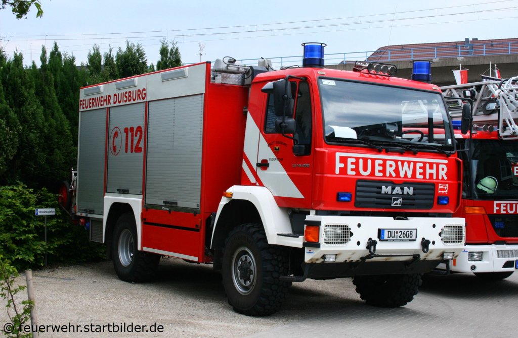 Dieses TLF 16/24 (DU 2608) (Funk:7/21/1) auf MAN LE 14.280 habe ich am 15.5.2010 beim Tag der Offenen T�r der Feuerwehr Duisburg Huckingen aufgenommen 