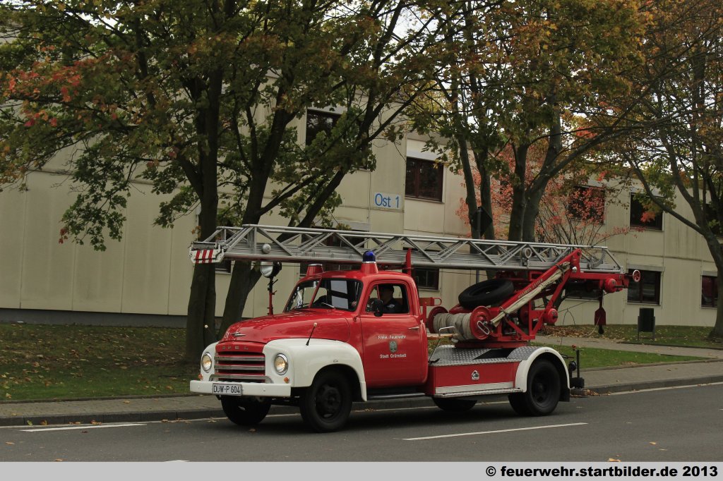 DL 18 (D�W P 604) (Florian Gr�nstadt 31) der FF Gr�nstadt.
Das Fahrzeug ist Baujahr 1960 und steht noch im Aktiven Dienst.
Aufgenommen beim Jubil�um 50 Jahre LFV-Rheinland-Pfalz in Mainz,6.10.2012.

